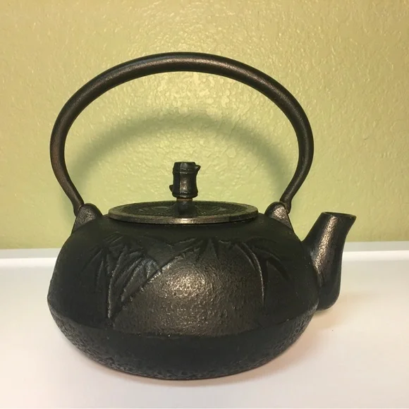 Cast Iron Japanese Tetsu Kyushu Tea Pot - Picture 3 of 12